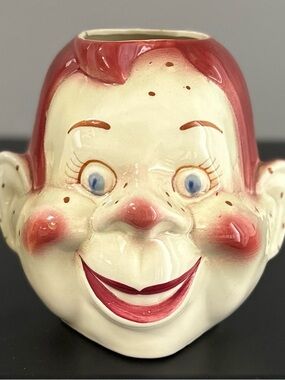 Vintage Howdy Doody cookie jar  - Cream and Red Home Art no lid